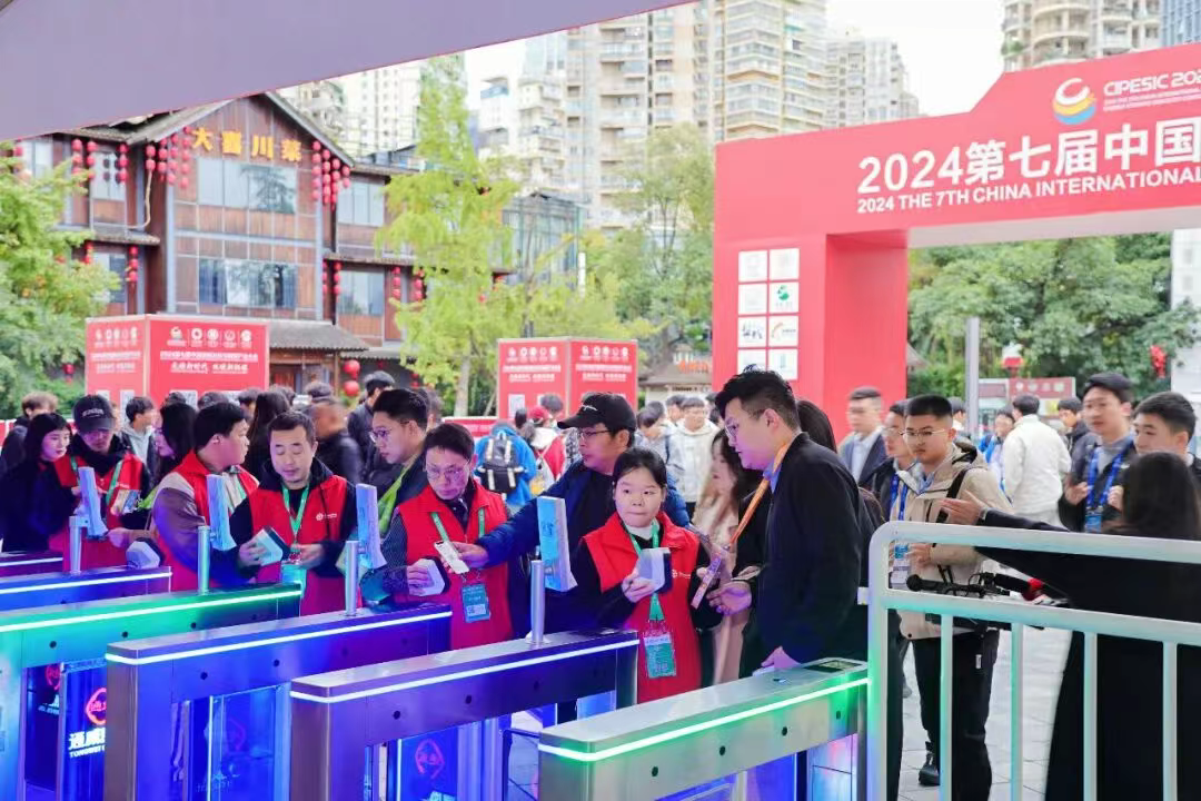 青春集结，添彩盛会！400余名志愿者将为2025中国国际光储产业大会保驾护航